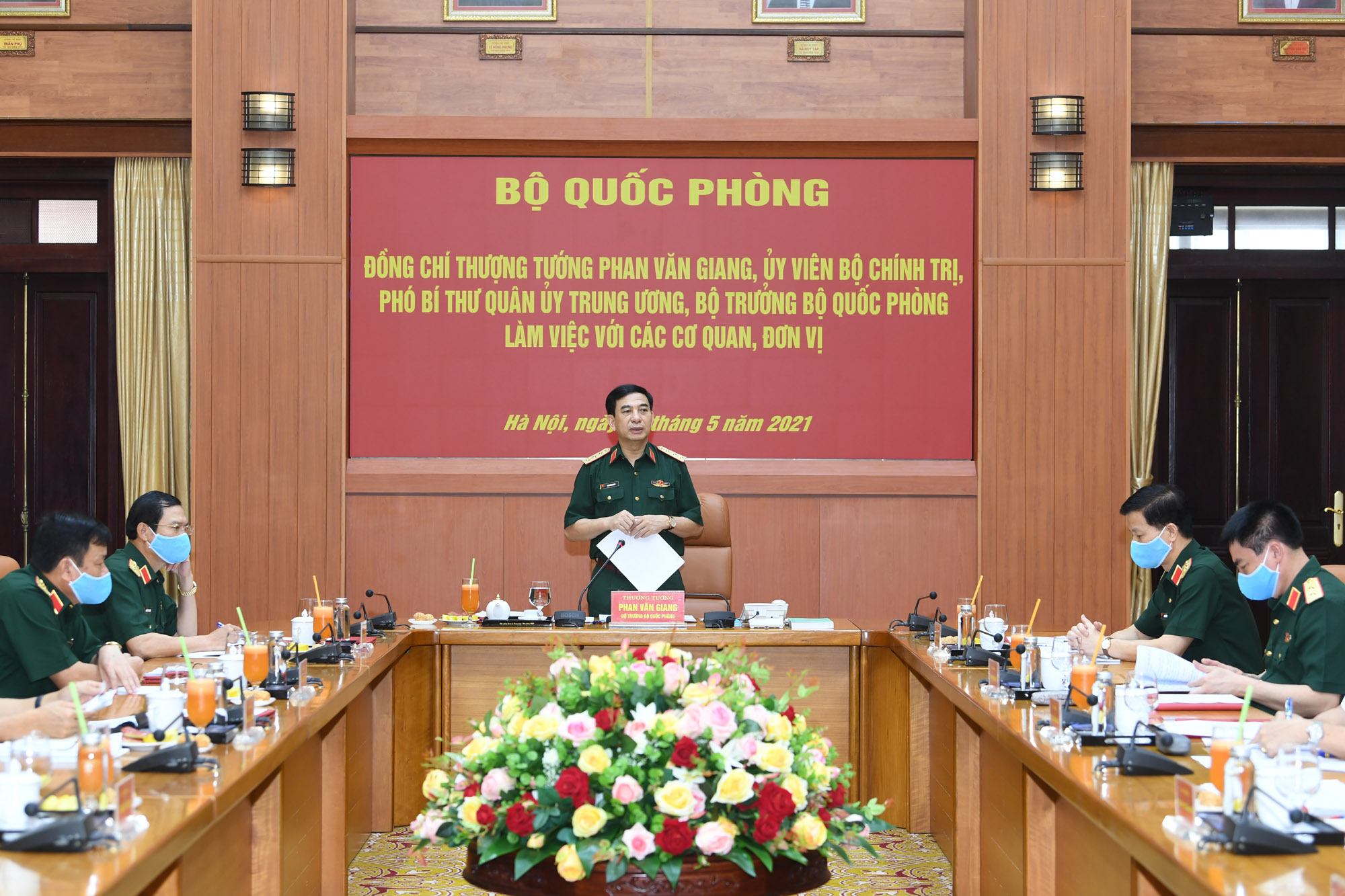 Bộ trưởng Phan Văn Giang làm việc với các cơ quan, đơn vị về công tác bầu cử